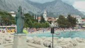 Statua di san nicola viaggiatore baska voda