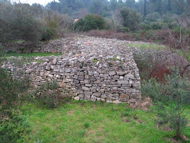 Sito archeologico mirje nella piana di bradat vela luka