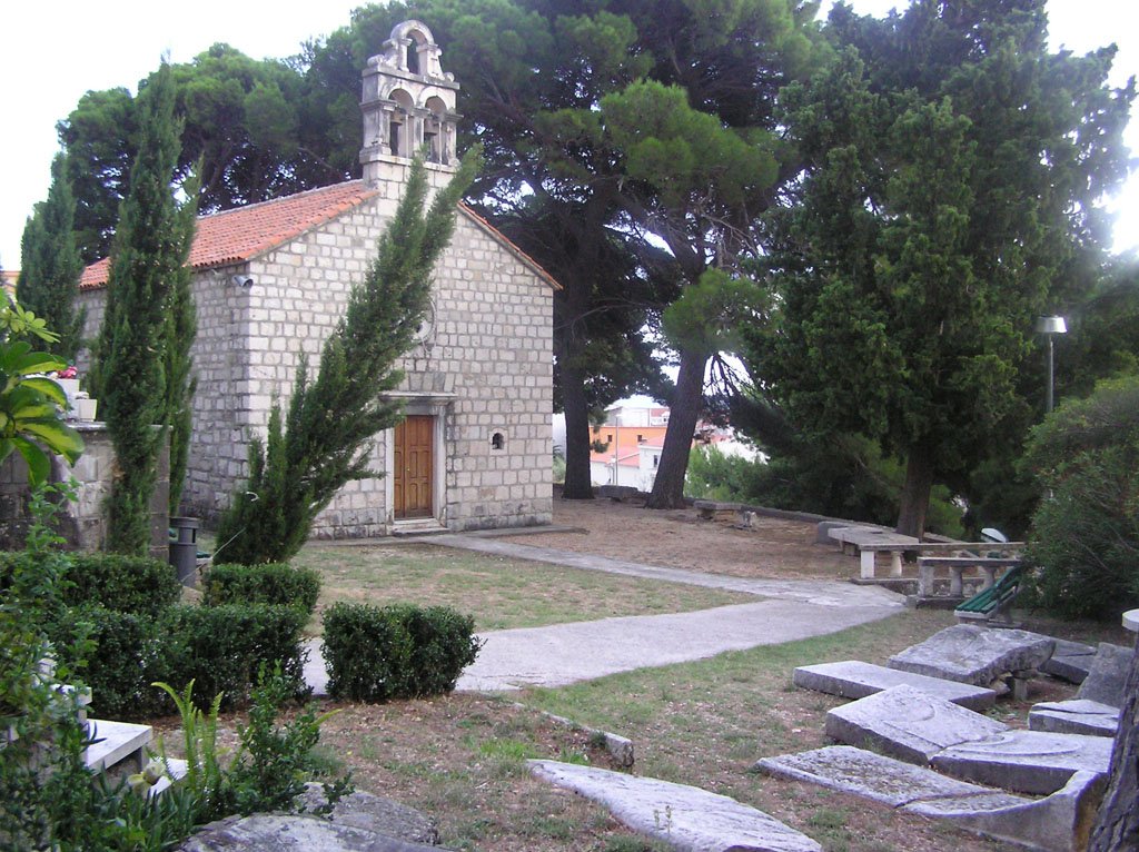 Chiesa della madonna piccola mala gospa e cimitero tucepi