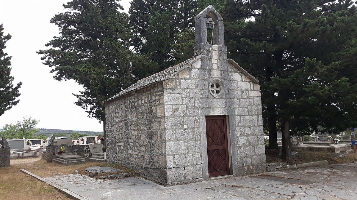 Chiesa di san cipriano nel cimitero praznica