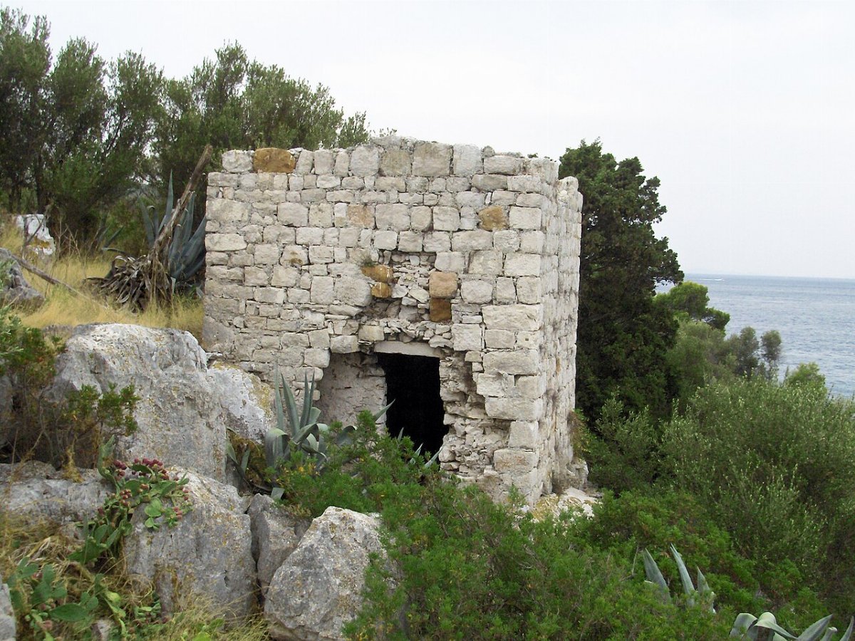 Chiesa fortezza sull isolotto di mrduja milna