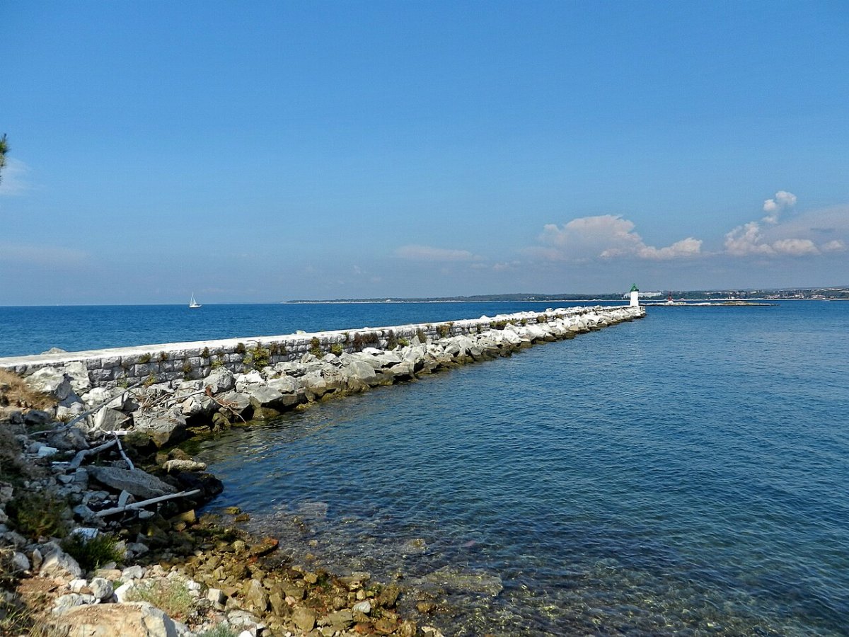 Faro di san nicola pucisca